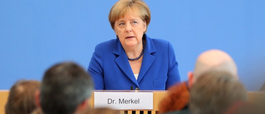 ​Kanclerz Niemiec Angela Merkel przedstawiła w odpowiedzi na serię zajść i zamachów o częściowo islamistycznym podłożu 9-punktowy plan walki z terroryzmem, którego celem jest zapewnienie obywatelom bezpieczeństwa. "Będziemy działać wszędzie tam, gdzie istnieją jakieś luki" - zapowiedziała. "Zamachy są dla Niemiec testem" - dodała szefowa rządu. Jej zdaniem Niemcy zdadzą ten egzamin.