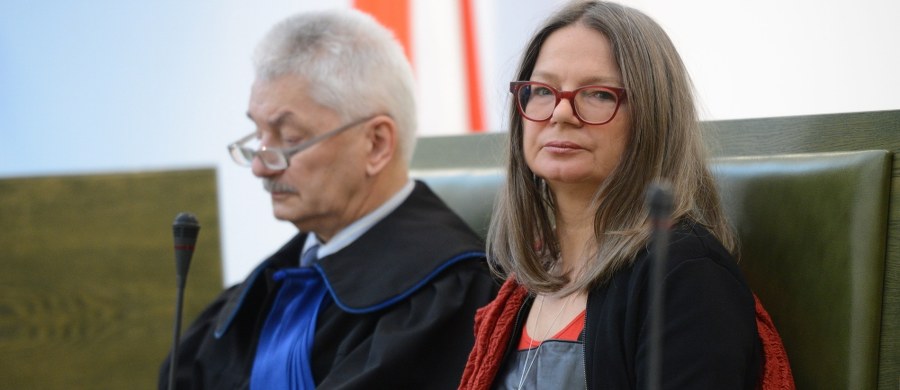 Rodzina Władysława Szpilmana ma być przeproszona przez Agatę Tuszyńską i Wydawnictwo Literackie za stwierdzenia z książki Tuszyńskiej o piosenkarce Wierze Gran, w której przytoczono jej opinię, jakoby słynny pianista w czasie wojny służył w żydowskiej policji w warszawskim getcie. Taki prawomocny wyrok wydał w piątek Sąd Apelacyjny w Warszawie. Można od niego jeszcze złożyć skargę kasacyjną do Sądu Najwyższego, ale nie wstrzymuje to nakazu wykonania wyroku.