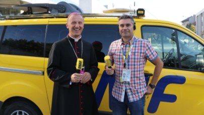 "Radosny biskup" Marek Solarczyk: Facebook to takie zaproszenie, próba zapukania do drzwi