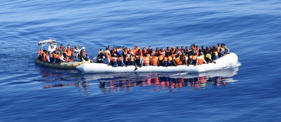 Włoska straż przybrzeżna i marynarka wojenna uratowały w piątek na Morzu Śródziemnym ok. 4 tys. migrantów - podała w nocy z piątku na sobotę agencja EFE.