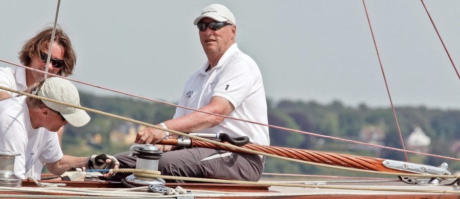 79-letni król Norwegii Harald V przygotowuje się do startu w… żeglarskich mistrzostwach świata łodzi klasycznych. Impreza odbędzie się w Toronto w dniach 19-27 sierpnia. Jak zaznacza monarcha, nie będą to jego ostatnie w karierze regaty.
