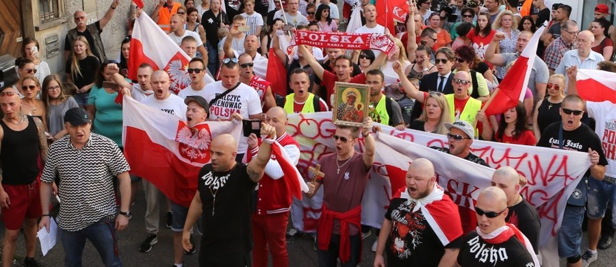 Polska społeczność w Reutlingen w Niemczech upamiętniła 45-letnią Polkę, zabitą w minioną niedzielę przez jej znajomego z pracy. Marsz milczenia odbył się w pobliżu miejsca zbrodni, dokonanej w centrum miasta.