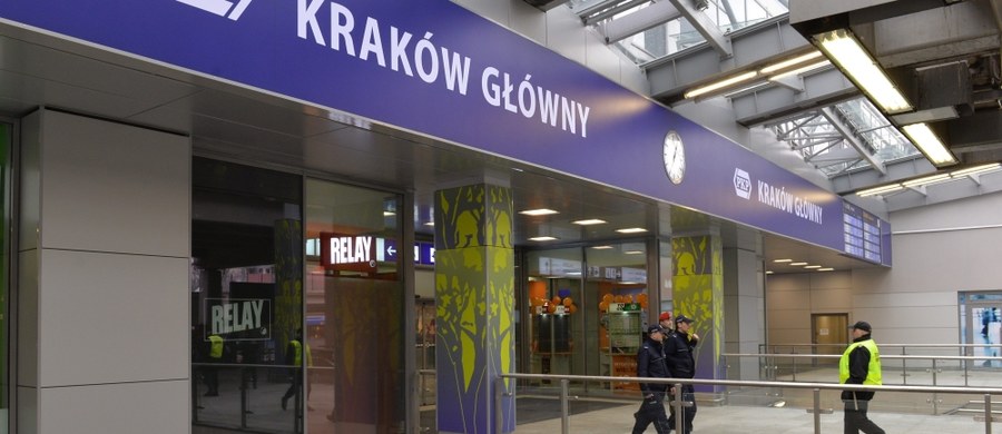Wybieracie się na Dworzec Główny w Krakowie? Pamiętajcie, że ze względów bezpieczeństwa wprowadzono zmiany organizacyjne. Nieczynne są przystanki: Dworzec Główny Tunel, Dworzec Główny, Dworzec Główny Zachód. 