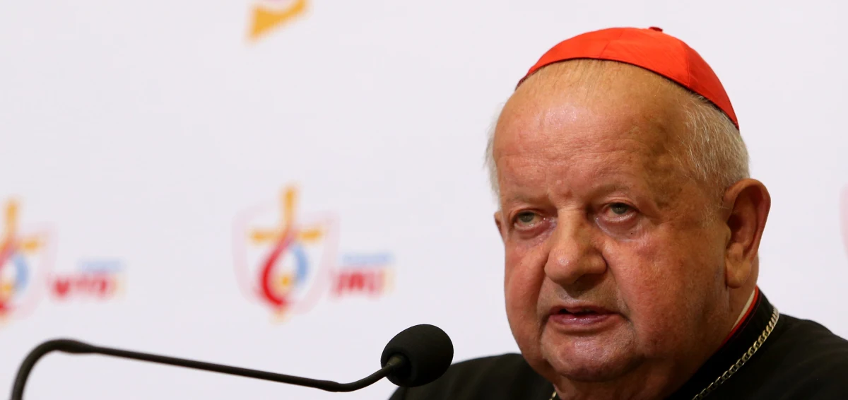 "Ze smutkiem, ale i z chrześcijańską nadzieją, przeżywamy śmierć wieloletniego Biskupa i Metropolity Krakowskiego, Księdza Kardynała Franciszka Macharskiego" - napisał w specjalnym komunikacie metropolita krakowski kardynał Stanisław Dziwisz. "Bóg powołał Go do siebie w Roku Miłosierdzia. Całe Jego życie, a szczególnie biskupią służbę, koncentrował wokół tajemnicy Miłosierdzia Bożego. Jego biskupie zawołanie „Jezu, ufam Tobie”, było treścią Jego życia wewnętrznego, jednym z głównych tematów posługi słowa i światłem w biskupim posługiwaniu, szczególnie w trosce o chorych, biednych, zagubionych moralnie, samotnych. Jego dziełem jest Sanktuarium Miłosierdzia Bożego" - podkreślił. 