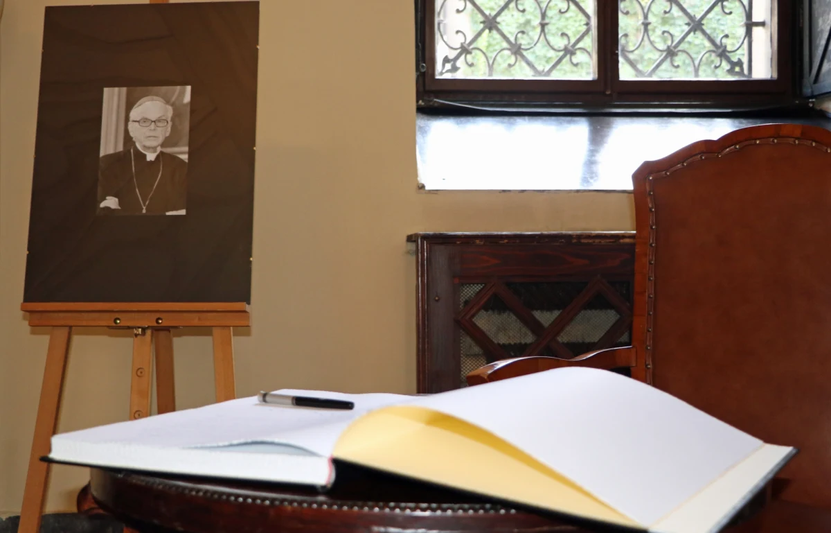 Pogrzeb kardynała Franciszka Macharskiego odbędzie się w piątek o godzinie 11 w Katedrze na Wawelu. Hierarcha spocznie w wawelskiej krypcie biskupów krakowskich, która znajduje się pod konfesją św. Stanisława – poinformował proboszcz parafii wawelskiej ks. prałat Zdzisław Sochacki.