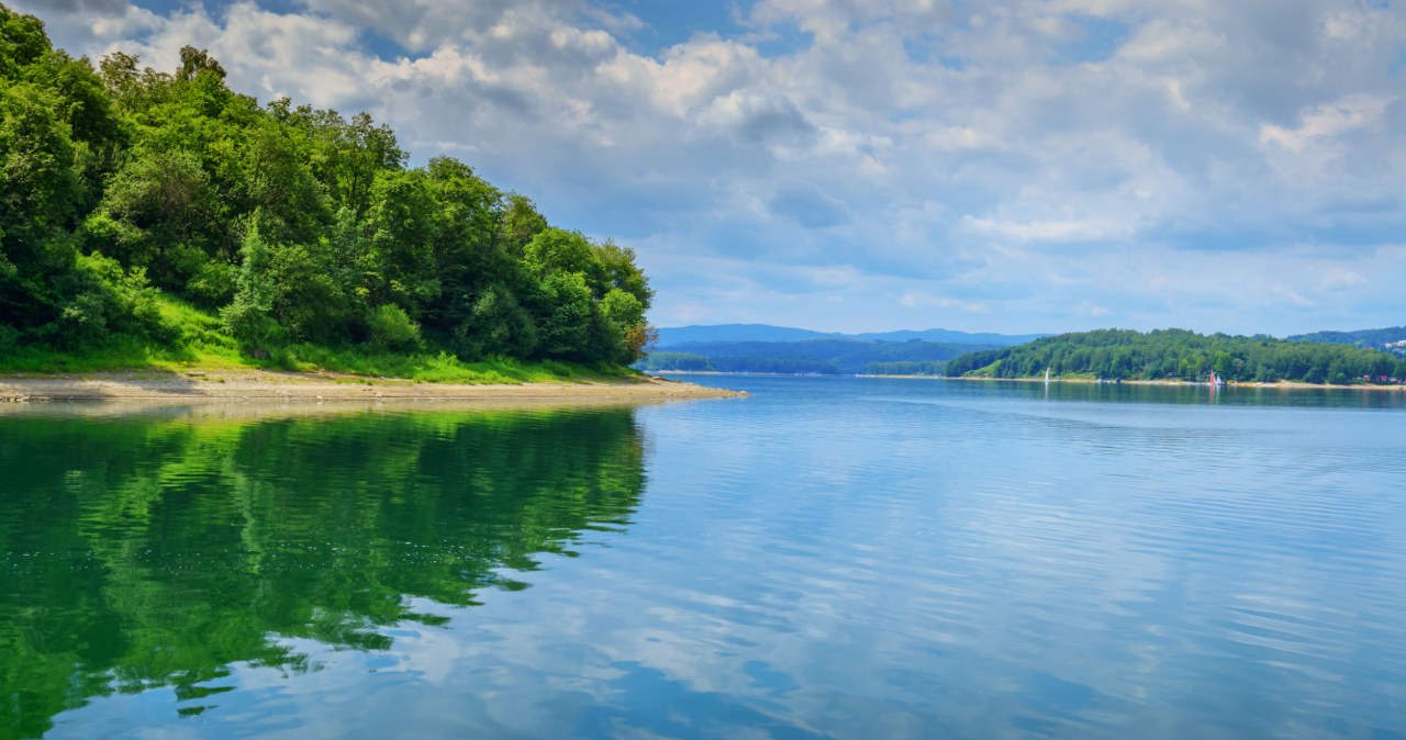 Nazywają je "polskim jeziorem Como". Leży rzut beretem od Wrocławia i przyciąga tłumy