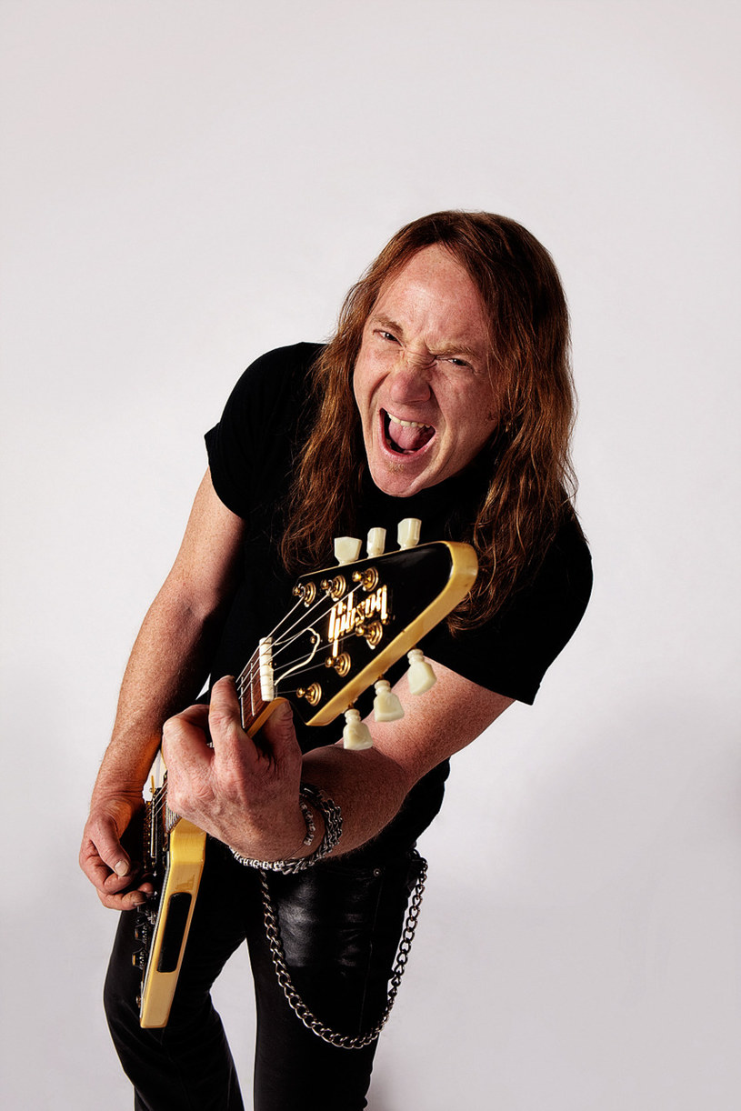 Kai Hansen, grający na gitarze wokalista hamburskiego Gamma Ray, szykuje się do premiery pierwszego solowego albumu. 