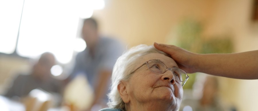 Jedyna w Polsce infolinia z pomocą dla osób po udarze działa w Łodzi. Miesięcznie udzielanych jest około 200 porad. Infolinię prowadzi Fundacja Udaru Mózgu. 