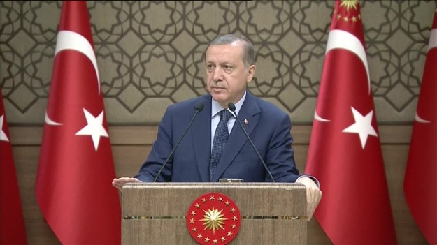ezydent Turcji Recep Tayyip Erdogan zapowiedział w czwartek odcięcie źródeł finansowania przedsiębiorstw i organizacji powiązanych z islamskim kaznodzieją Fethullahem Gulenem, którego oskarża o inspirowanie udaremnionego zamachu stanu z 15 lipca.