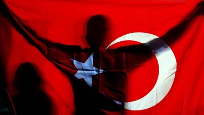 Sąd w Stambule wydał nakaz aresztowania Gulena. Według władz stoi on za organizacją puczu w Turcji