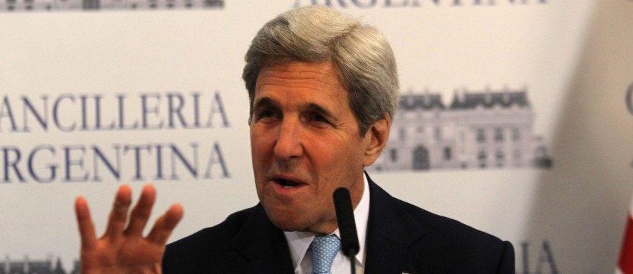 Sekretarz stanu USA John Kerry odpierał zarzuty Republikanów dotyczące rzekomego okupu wypłaconego Iranowi przez USA w zamian za uwolnienie czterech Amerykanów aresztowanych pod nieprawdziwymi zarzutami. "USA nie płacą okupów" - oświadczył. 