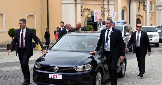 Ok. 160 tys. osób, które uczestniczyły w Światowych Dniach Młodzieży, przeszło kontrolę pirotechniczno-radiologiczną; samochody z kolumny papieskiej przejechały w sumie prawie 1200 kilometrów - ujawnia BOR. 
