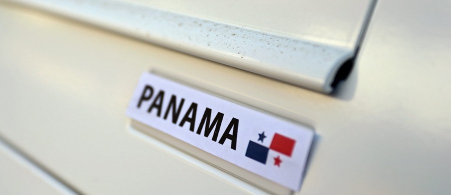 Laureat nagrody Nobla z dziedziny ekonomii Joseph Stiglitz i szwajcarski ekspert ds. walki z korupcją Mark Pieth wystąpili z komisji eksperckiej powołanej przez rząd Panamy po ujawnieniu skandalu "Panama Papers". Jako powód podali "brak transparentności".