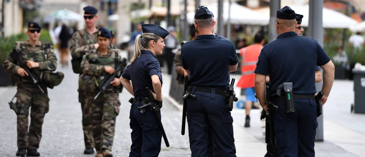 Dwóch młodych mężczyzn zginęło podczas strzelaniny na placu Pierre Brossolette w Marsylii - informuje kanał telewizyjny France 3. Przyczyny i okoliczności zdarzenia nie są jeszcze znane. Policja poszukuje sprawców