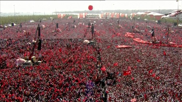 Nawet koło 3 milionów osób może pojawić się na dzisiejszej demonstracji poparcia prezydenta Turcji - Recepa Erdogana.