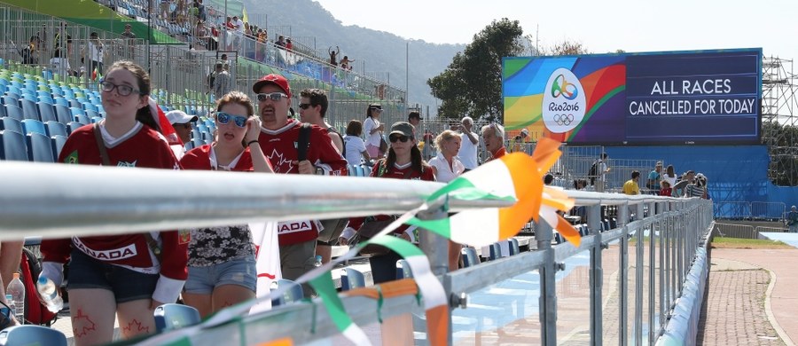 Silny wiatr spowodował odwołanie niedzielnych wyścigów wioślarskich w olimpijskich regatach w Rio de Janeiro. Najpierw zawody zostały opóźnione o godzinę, a następnie o dwie. Na torze miały się zaprezentować trzy polskie osady.