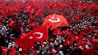 "Erdoganie, jesteś darem od Boga!" Ponad milion manifestantów na ulicach Stambułu