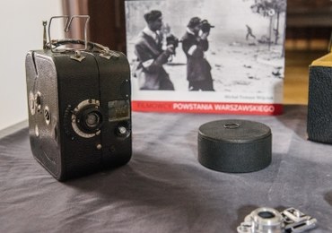Nowe eksponaty w Muzeum Powstania Warszawskiego. Takimi kamerami dokumentowano przebieg walk