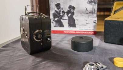 Nowe eksponaty w Muzeum Powstania Warszawskiego. Takimi kamerami dokumentowano przebieg walk