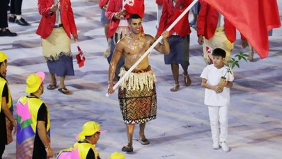 Rio: Naoliwiony chorąży Tonga robi furorę, nie tylko wśród kobiet. Kim jest Pita Taufatofua?
