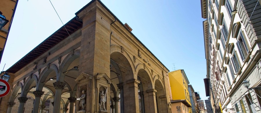 Prokuratura we Florencji zajęła się sprawą porysowania przez 9-letniego turystę z Holandii podstawy jednej z rzeźb w gotyckiej loggi na historycznym placu miasta. Dziecko przesłuchano, a jego rodzice odpowiedzą za akt wandalizmu.