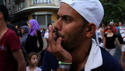 Setki migrantów koczują we Włoszech. Śpią na kamieniach, okupują las