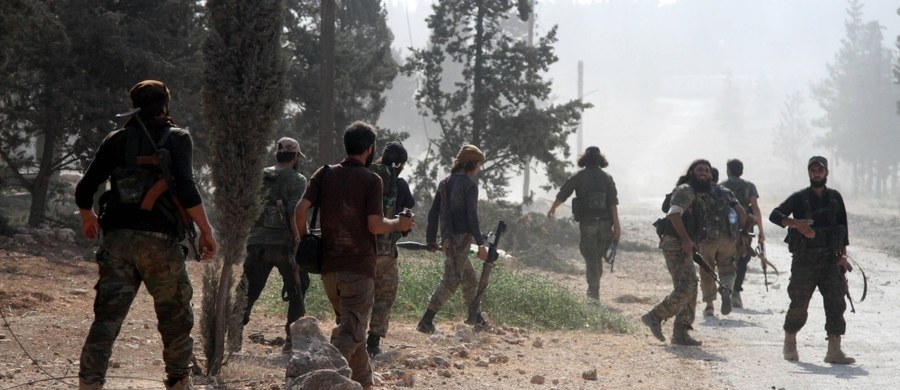 ​Rządowe siły syryjskie i oddziały ich sojuszników odbiły z rąk rebeliantów obszary w południowo-zachodniej części miasta Aleppo - podały sprzyjające władzom w Damaszku libańskie telewizje Al-Majadin oraz Al-Manar, należąca do organizacji Hezbollah.