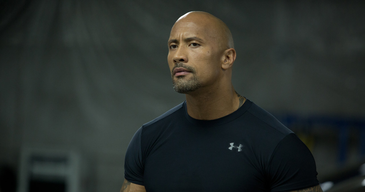 Dwayne "The Rock" Johnson ostro skrytykował gwiazdy ósmej części "Szybkich i wściekłych". "Kiedy zobaczycie film w przyszłym roku i stwierdzicie, że wcale nie gram, tylko złoszczę się naprawdę, będziecie mieli rację" - wyznał odtwórca roli Luke'a Hobbsa w przebojowej serii.