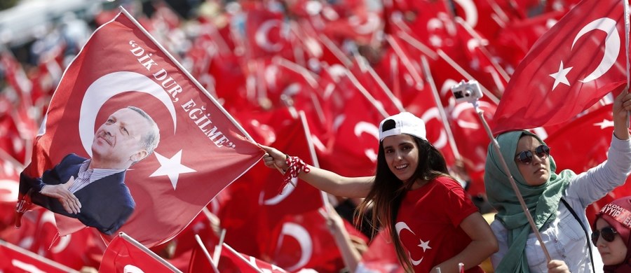 Po nieudanym lipcowym puczu Turcja oczekiwała od Zachodu wsparcia, ale go nie dostała - powiedział rzecznik prezydenta Recepa Tayyipa Erdogana, Ibrahim Kalin. Dodał, że w takim razie Turcja ma prawo szukać innych opcji współpracy wojskowej. 