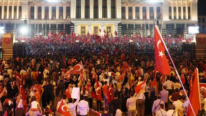 Po próbie puczu w Turcji zatrzymano już ponad 35 tys. ludzi