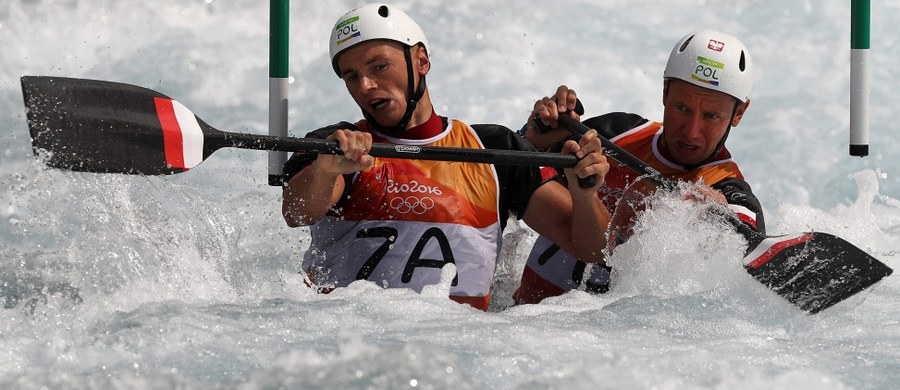 Kajakarze górscy Piotr Szczepański i Marcin Pochwała zajęli piąte miejsce w slalomie C2 w igrzyskach olimpijskich w Rio de Janeiro. Złoty medal wywalczyli Słowacy Ladislav i Peter Skantarowie.