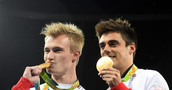 Chris Mears - o tym sportowcu piszą wszystkie światowe media. On i Jack Laugher z Wielkiej Brytanii zdobyli złoty medal w synchronicznych skokach do wody. Kibice są zachwyceni tym wyczynem, dlatego że jeszcze kilka lat temu Laugher stoczył ciężką walkę o zdrowie i życie. 