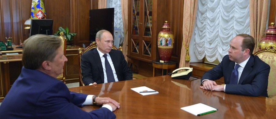 Prezydent Rosji Władimir Putin zdymisjonował w piątek szefa prezydenckiej administracji Siergieja Iwanowa. Jak komentują agencje, jest to odsunięcie od władzy jednego z najpotężniejszych ludzi w Rosji i jak dotąd bardzo bliskiego współpracownika Putina.
