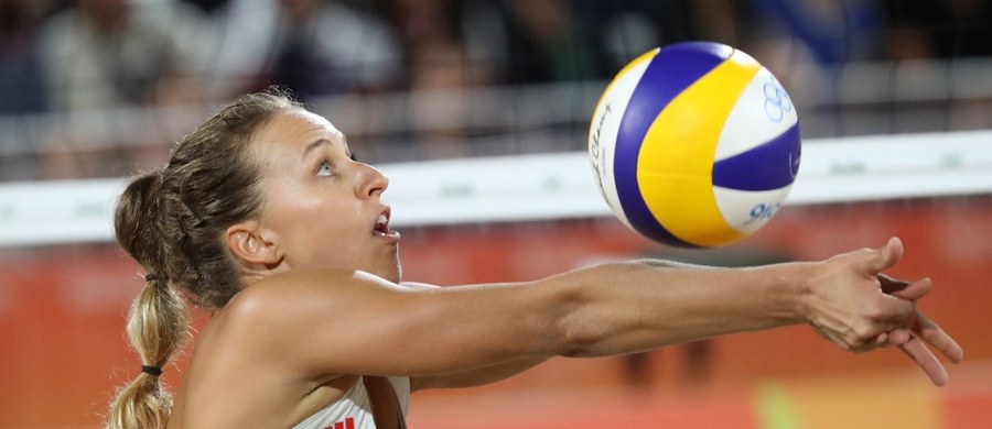 Siatkarki plażowe Monika Brzostek i Kinga Kołosińska (obie AZS UMCS TPS Lublin) na 1/8 finału zakończyły występ w turnieju olimpijskim w Rio de Janeiro. Debiutujące w igrzyskach Polki przegrały z Australijkami Louise Bawden i Taliquą Clancy 1:2 (21:15, 16:21, 11:15).