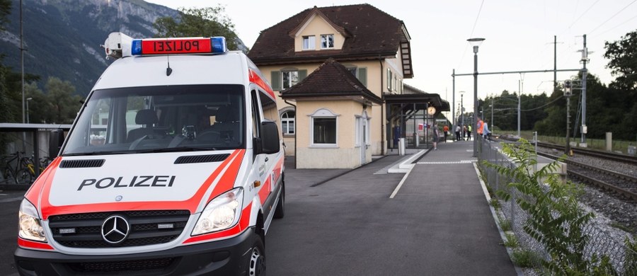 ​Jedna z sześciu osób ranionych przez napastnika w pociągu w północno-wschodniej Szwajcarii zmarła na skutek odniesiony obrażeń. Nie żyje również sam sprawca ataku - poinformowała miejscowa policja.