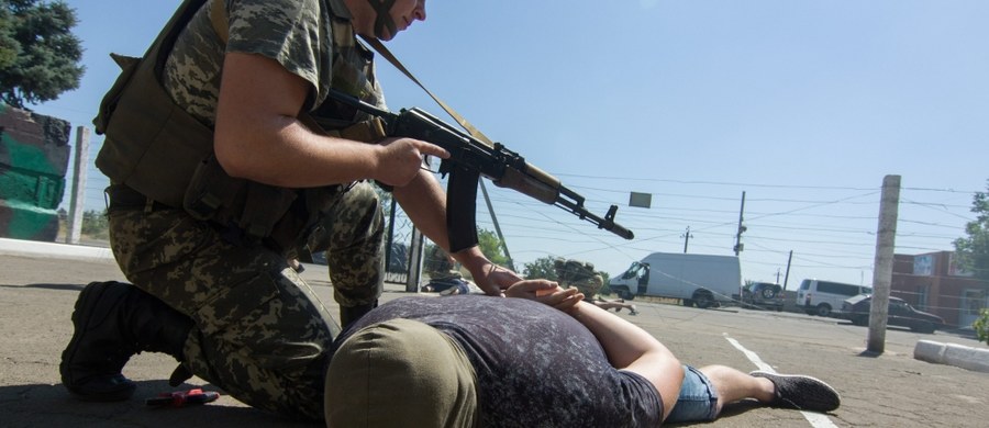 ​Federalne Służby Bezpieczeństwa Rosji ujawniły, że drugim podejrzewanym o przygotowywanie ataków terrorystycznych na Krymie był miejscowy Andriej Zachtiej. Jak się okazało, kilka lat temu uciekł on z Ukrainy do Rosji przez konflikt z prawem - informuje białoruska telewizja Biełsat.