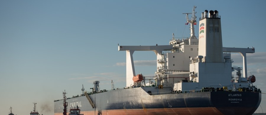 Tankowce "Atlantas" i "Calida", transportujące w sumie 2 mln baryłek (blisko 300 tys. ton) irańskiej ropy naftowej dla Grupy Lotos, zawinęły rano do gdańskiego Naftoportu. Trwa przepompowywanie surowca. Operacja potrwa około 30 godzin.
