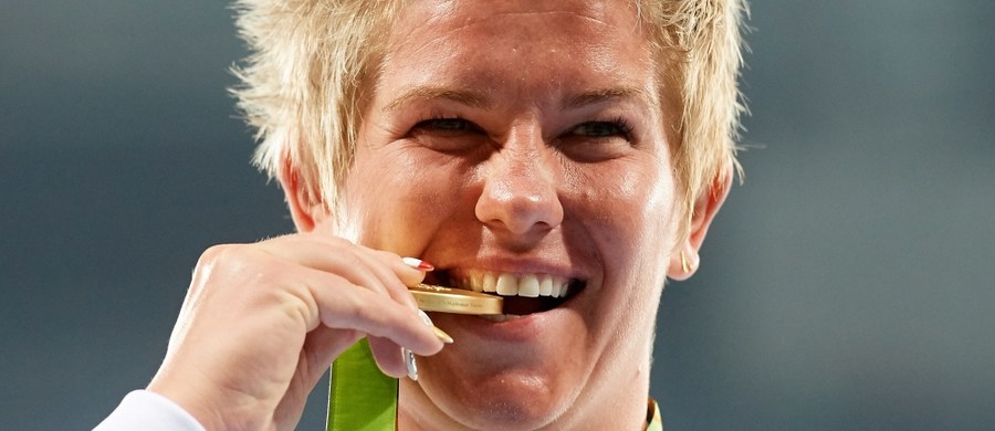 Jeszcze nigdy po konkursie Anita Włodarczyk nie była taka zmęczona. W Rio de Janeiro zdobyła złoty medal olimpijski i poprawiła w rzucie młotem własny rekord świata – 82,29. „Są jeszcze rezerwy, a medal dedykuję mamie, która ma dzisiaj imieniny” – powiedziała.