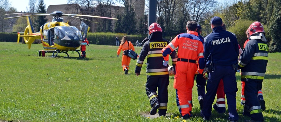 13 osób, w tym 11 pasażerów autobusu oraz dwóch kierowców, trafiło do rzeszowskich szpitali po wypadku, do którego doszło w Trzebownisku koło Rzeszowa. Na krajowej „19” zderzyły się autobus komunikacji miejskiej, samochód dostawczy i osobowy. 