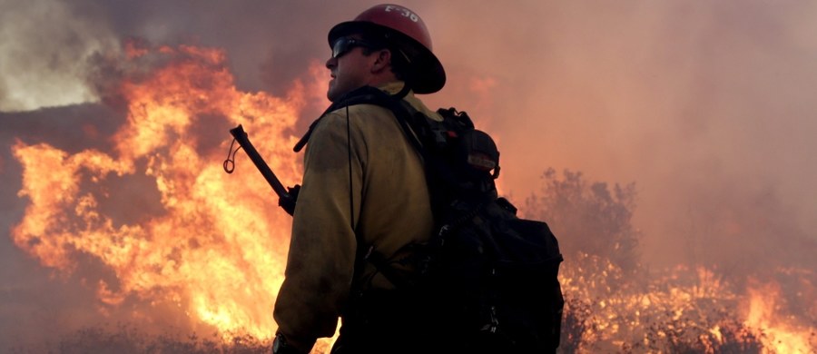 100 tys. osób osób otrzymało nakaz ewakuacji z pożarów szalejących w południowej Kalifornii, na wschód od Los Angeles. Ogień w krótkim czasie objął obszar ponad 2600 hektarów - poinformowały władze stanowe.