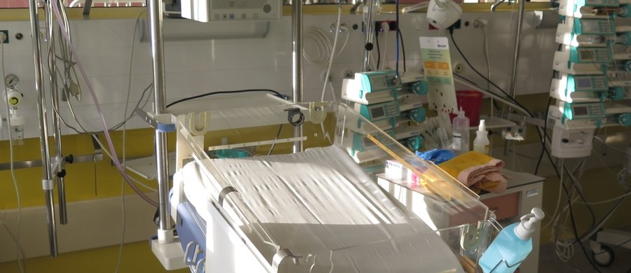 Dwumiesięczne niemowlę w ciężkim stanie trafiło do szpitala po wypadku, do którego doszło w miejscowości Giżyce na Mazowszu. Sprawcą wypadku był mężczyzna, który potrącił wózek z niemowlęciem na przejściu dla pieszych. 