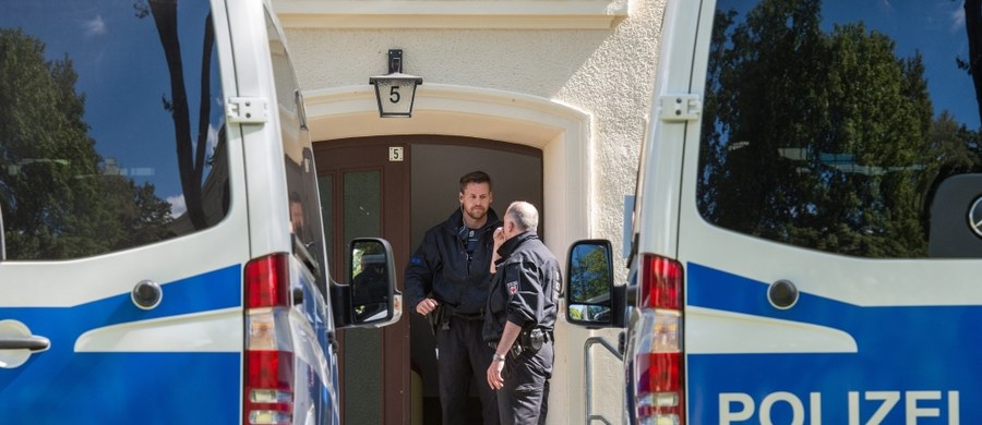 Niemieccy antyterroryści zatrzymali w Eisenhuettenstadt nad granicą z Polską 27-letniego Niemca podejrzanego o przygotowywanie zamachu terrorystycznego. Podczas rewizji w jego mieszkaniu nie znaleziono jednak żadnych dowodów na terroryzm - twierdzą media.