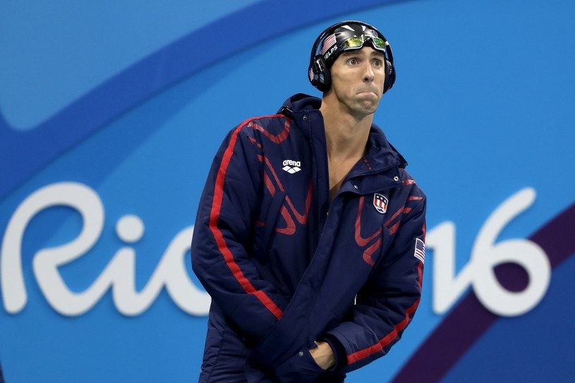 Zdjęcie wielokrotnego mistrza olimpijskiego w pływaniu, kiedy skupiał się przed ważnymi wyścigiem, obiegło sieć. Teraz wiadomo, jaka muzyka leciała w tym czasie w słuchawkach Michaela Phelpsa. 