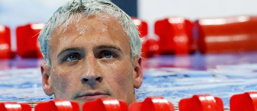 Amerykański pływak Ryan Lochte, który w czasie igrzysk olimpijskich w Rio de Janeiro wymyślił sobie, że napadnięto go na stacji benzynowej, został ukarany dziesięciomiesięczną dyskwalifikacją - poinformowały komitet olimpijski oraz federacja pływacka tego kraju.
