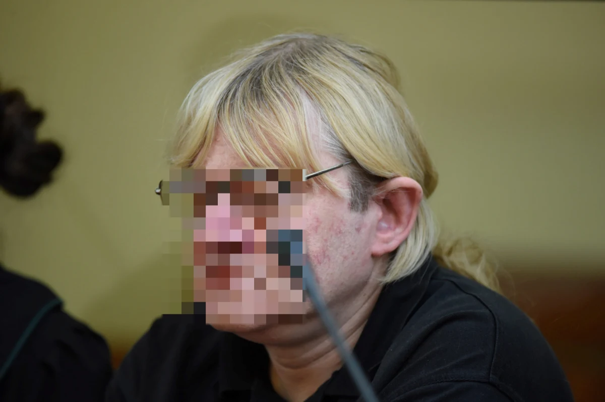 Materiały znalezione u pedofila-zabójcy Mariusza Trynkiewicza i jego współlokatora w ośrodku w Gostyninie zawierały treści pornograficzne z udziałem prawdopodobnie osób małoletnich - tak stwierdzili biegli informatycy w opiniach, zleconych po przeszukaniu w ośrodku przez prokuraturę. Łącznie w śledztwie zabezpieczono aż 68 elektronicznych nośników danych, zarówno w samym ośrodku, jak u trzech kobiet odwiedzających "bestię" w Gostyninie.