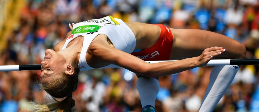 Halowa mistrzyni świata z Sopotu Kamila Lićwinko (Podlasie Białystok) awansowała do finałowego konkursu skoku wzwyż igrzysk olimpijskich w Rio de Janeiro pokonując kwalifikacyjną wysokość 194 cm.