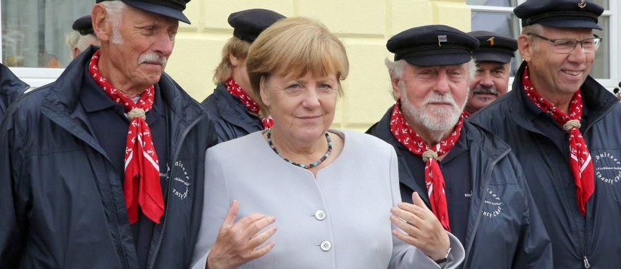 26 sierpnia kanclerz Niemiec Angela Merkel przybędzie do Warszawy na rozmowy z premier Beatą Szydło oraz szefami rządów wszystkich państw Grupy Wyszehradzkiej - poinformował PAP rzecznik rządu Rafał Bochenek. Tematem spotkań ma być przyszłość UE.