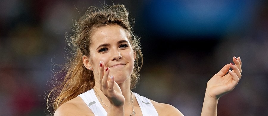 Ma 20 lat i dwoma centymetrami przegrała w Rio de Janeiro medal olimpijski. Maria Andrejczyk zajęła w konkursie oszczepniczek czwarte miejsce i... była załamana. "Jest mi przykro, smutno, wiem, że zawiodłam" - mówiła do dziennikarzy.