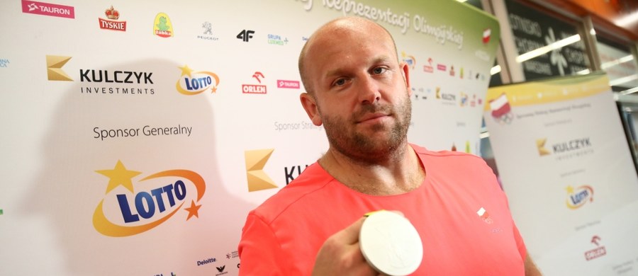 ​Wicemistrz olimpijski w rzucie dyskiem Piotr Małachowski przekazał swój srebrny medal zdobyty w Rio de Janeiro na licytację, z której dochód zostanie przeznaczony na leczenie chorego chłopca.