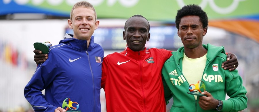 Artur Kozłowski - najlepszy z reprezentantów Polski - zajął 39. miejsce w olimpijskim maratonie w Rio de Janeiro. Yared Shegumo uplasował się na 128. pozycji, a Henryk Szost nie ukończył biegu. Triumfował Kenijczyk Eliud Kipchoge, który pokonał dystans w 2:08.44.